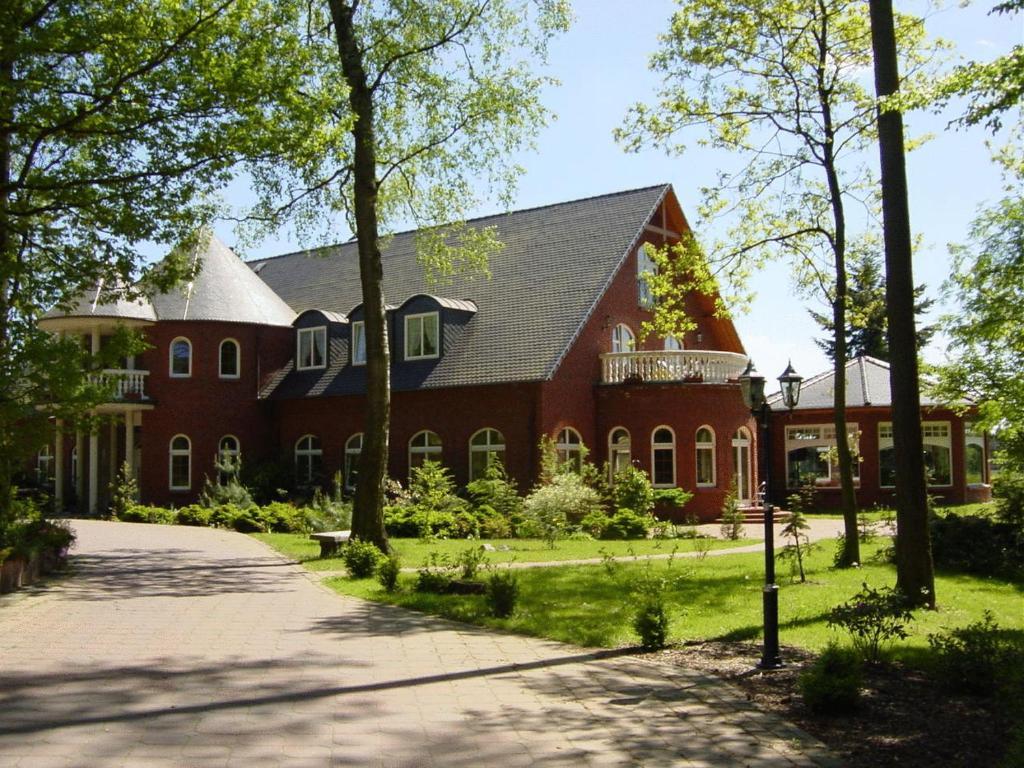 Hotel Und Restaurant Waldschloesschen Crivitz Eksteriør billede